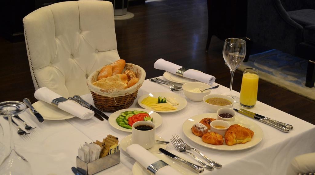 Sun City Hotel - The Gabriel Káhira Pokoj fotografie A typical breakfast