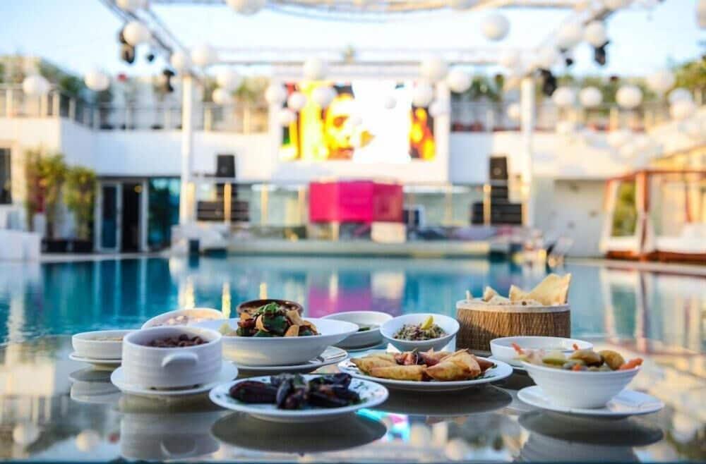 Sun City Hotel - The Gabriel Káhira Exteriér fotografie A selection of tapas