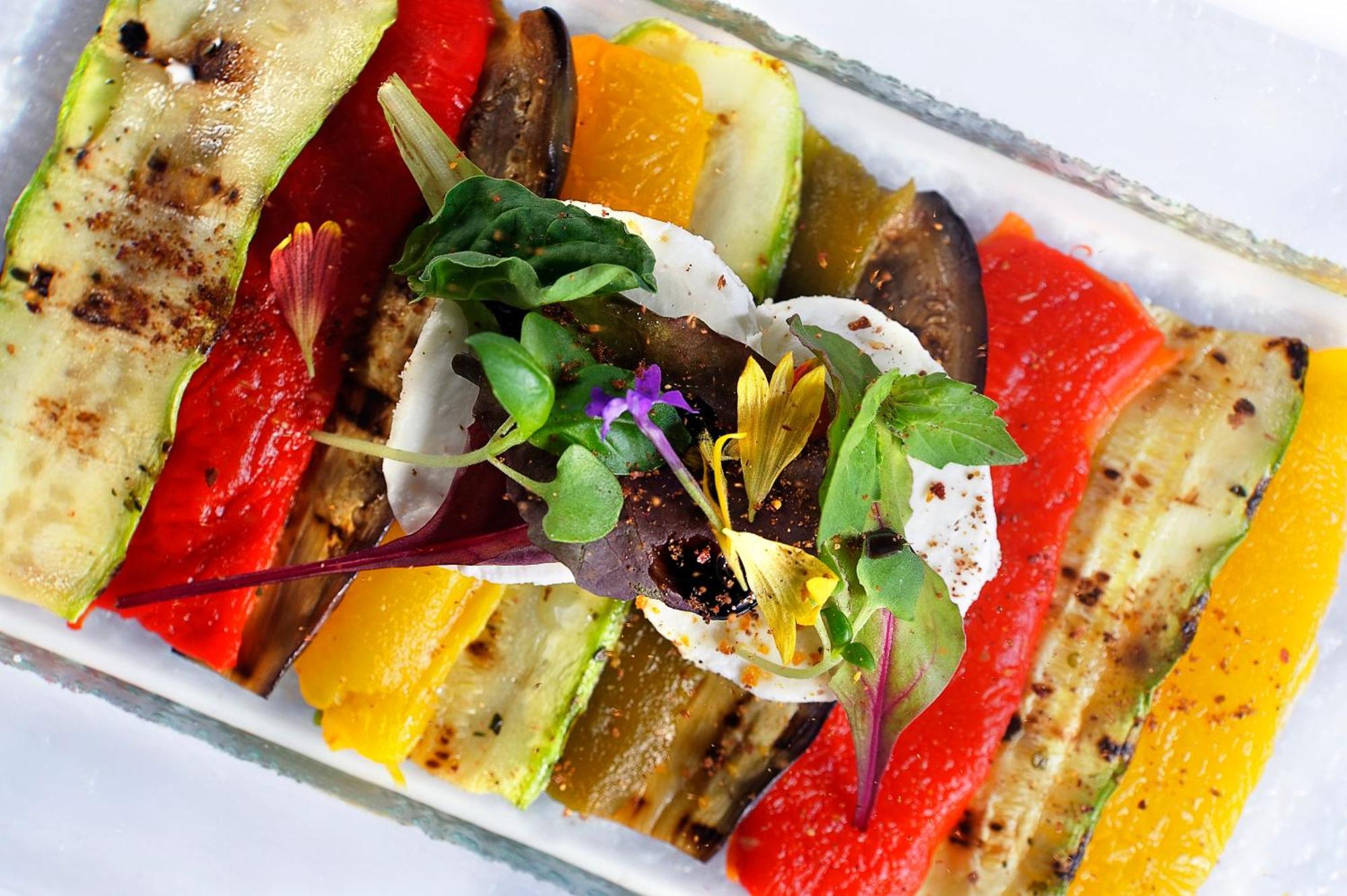 Sun City Hotel - The Gabriel Káhira Exteriér fotografie A grilled vegetable salad