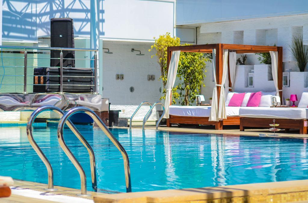 Sun City Hotel - The Gabriel Káhira Exteriér fotografie The pool at the W South Beach