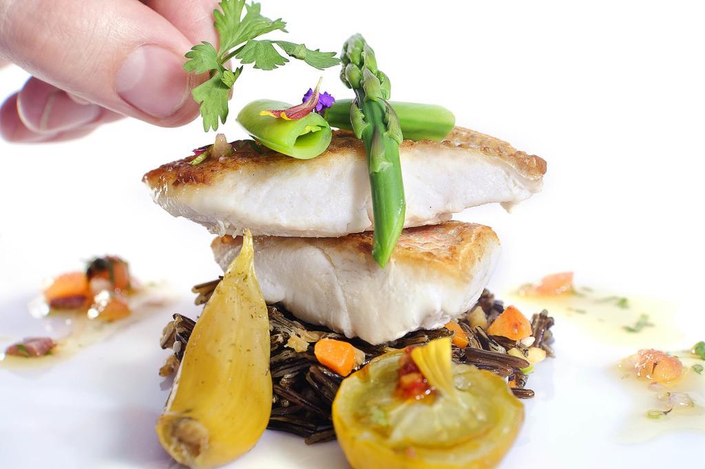 Sun City Hotel - The Gabriel Káhira Exteriér fotografie A prepared dish of halibut