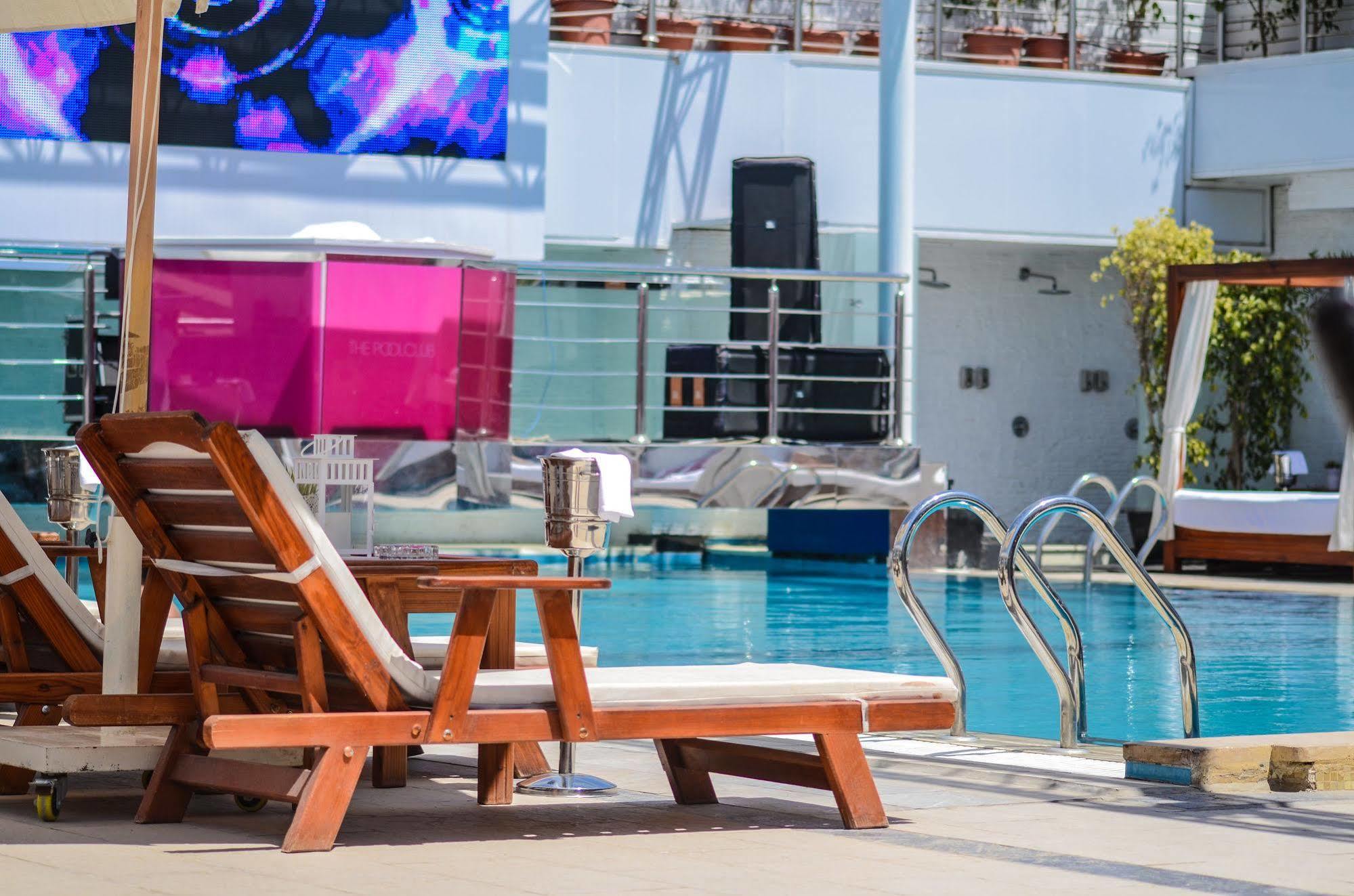 Sun City Hotel - The Gabriel Káhira Exteriér fotografie The pool at the Hard Rock Hotel